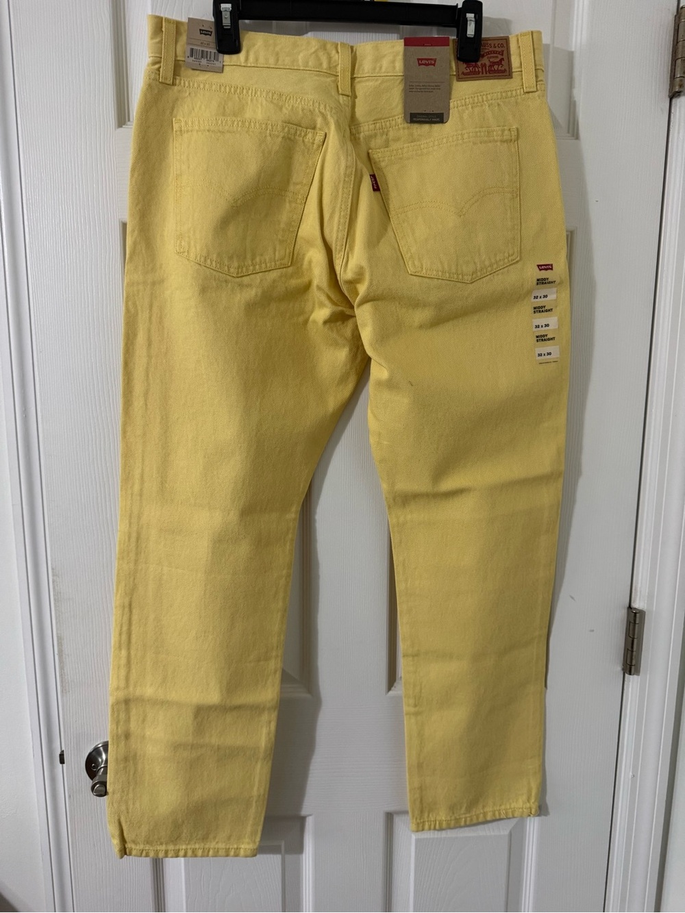 Levi's Straight Jeans in Pastel Yellow - Picture 3 of 6